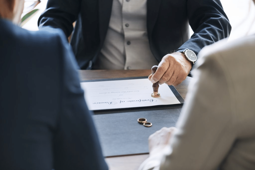 Requisitos para realizar demanda ante despacho o bufete, posterior firma de acta de matrimonio, manutención, visitas, domicilio. Nacimiento de los hijos | Bucio Abogados